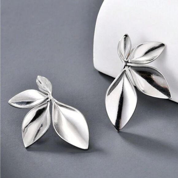 Flower Design Stud Earrings, Stainless Steel Jewelry - Picture 4 of 10